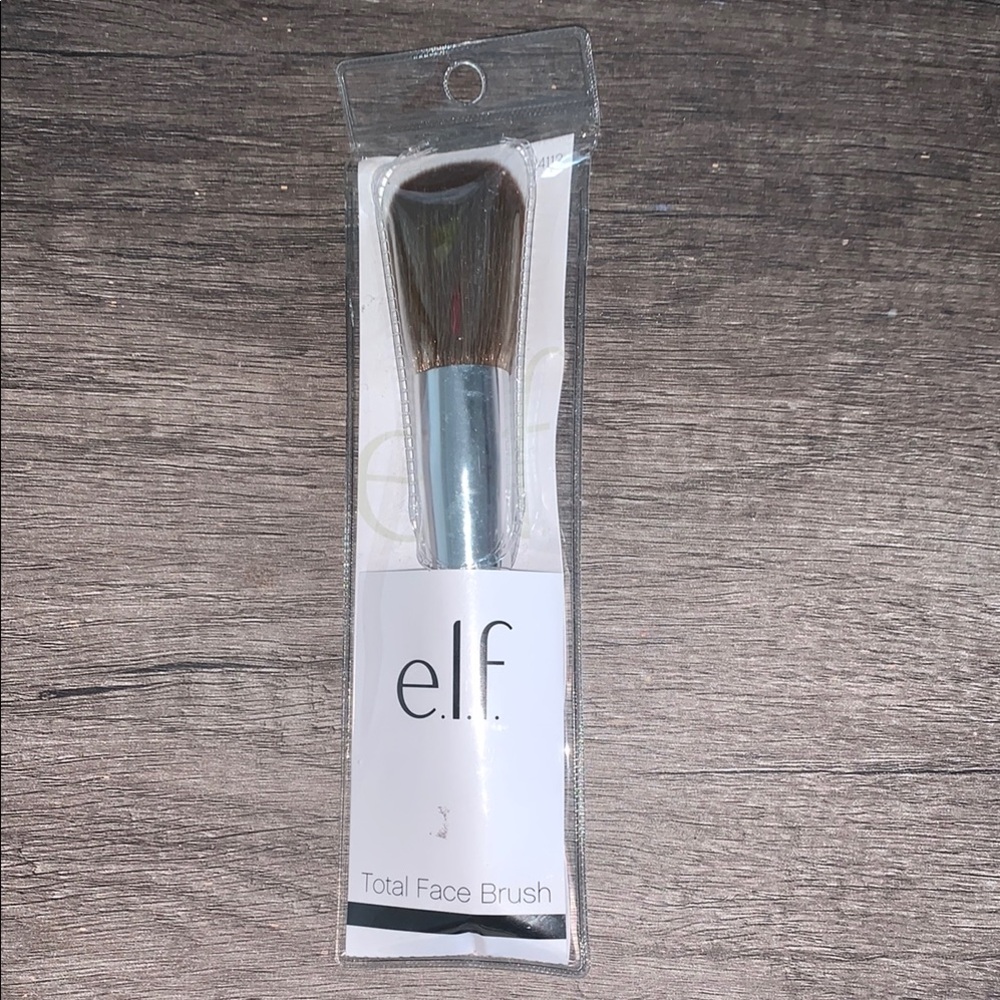 e.l.f. Total Face Brush